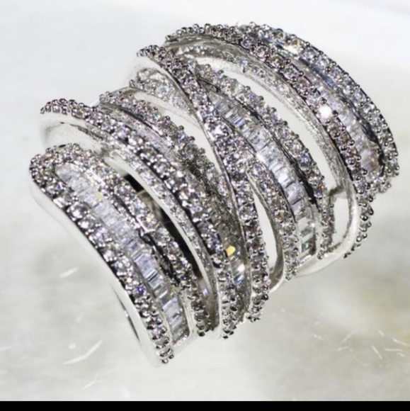 ***New “6.4 CT Sterling Silver Diamond Ring - Picture 2 of 4